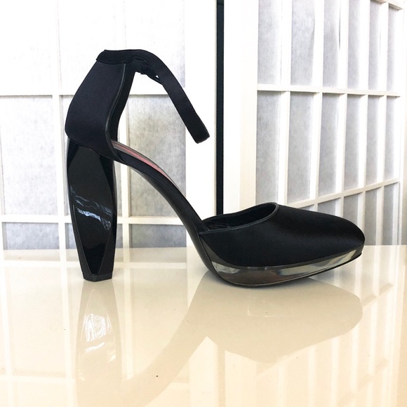 NEW GIORGIO ARMANI Black Strappy Heels - Picture 3 of 6
